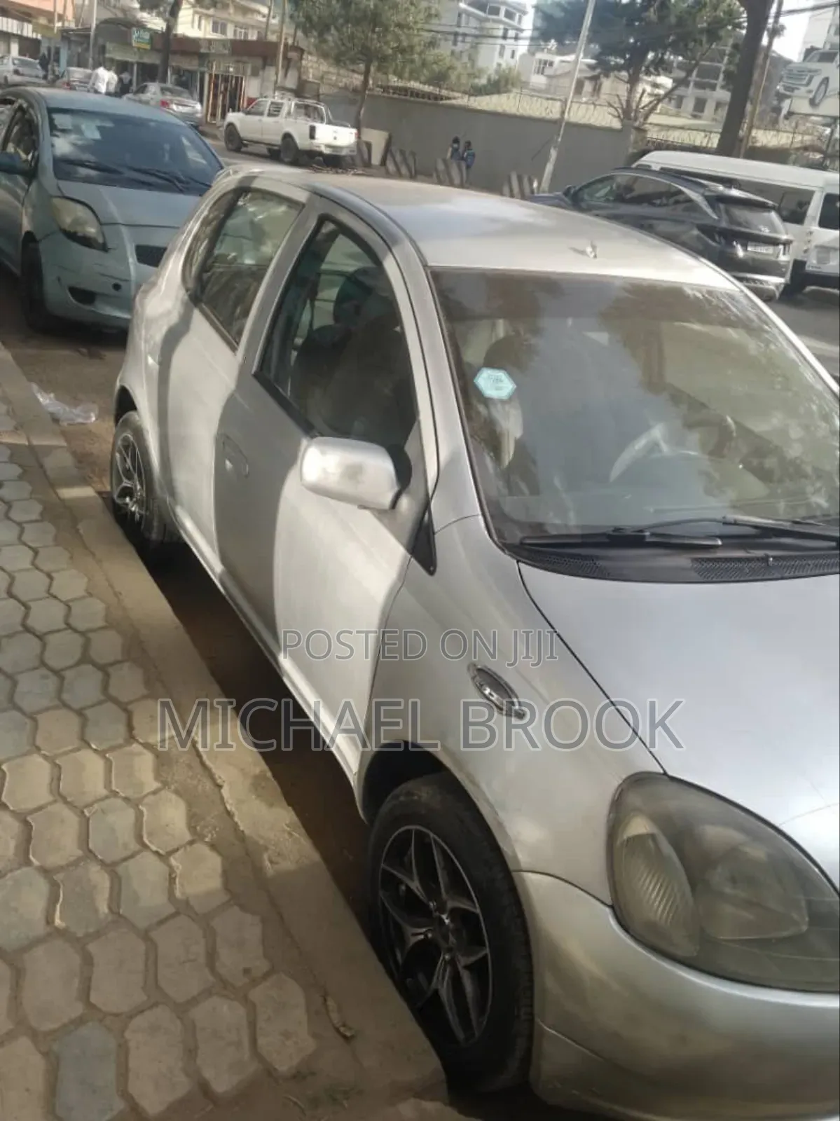 Toyota Vitz 2001 Silver