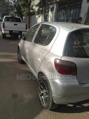 Toyota Vitz 2001 Silver