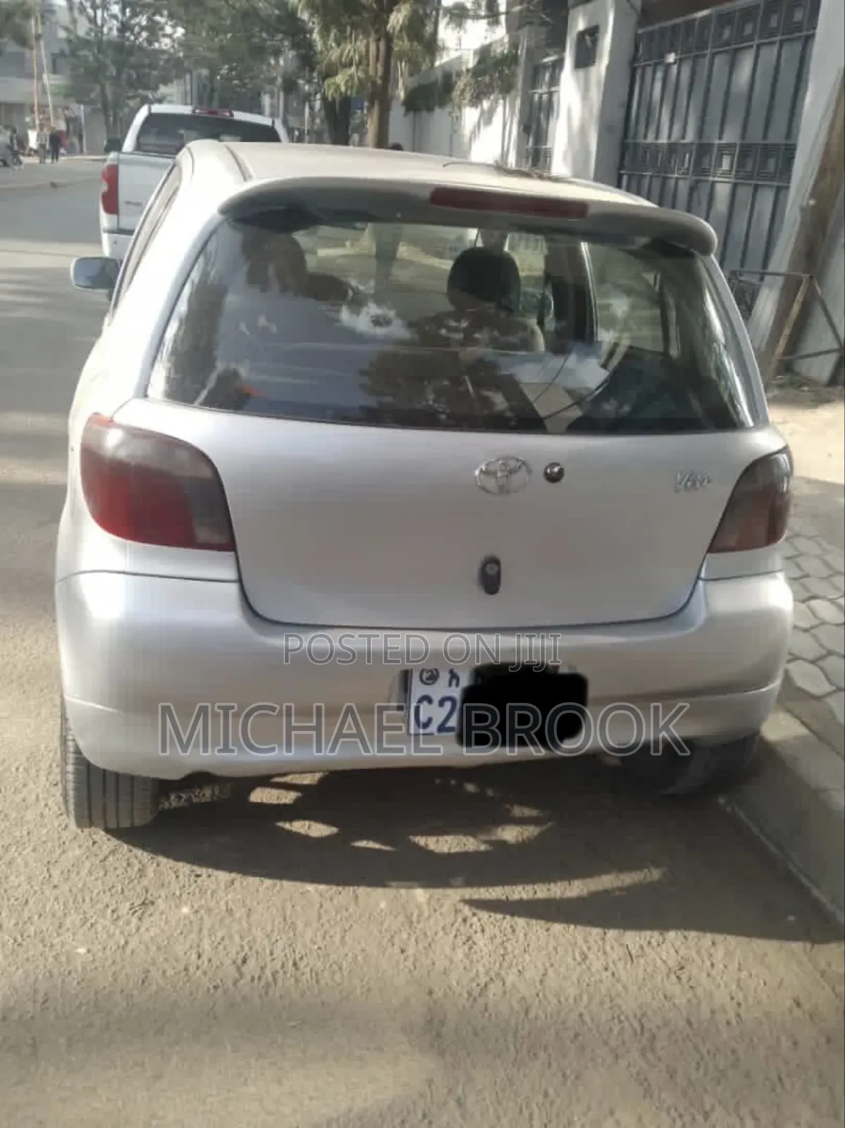 Toyota Vitz 2001 Silver