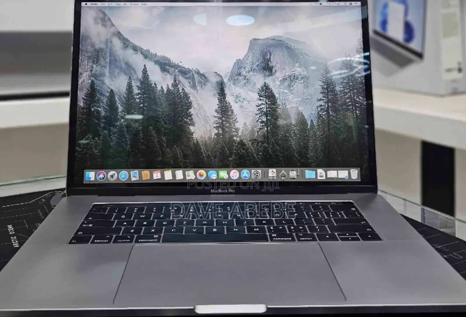 New Laptop Apple MacBook Pro 2019 16GB Intel Core I9 SSD 512GB