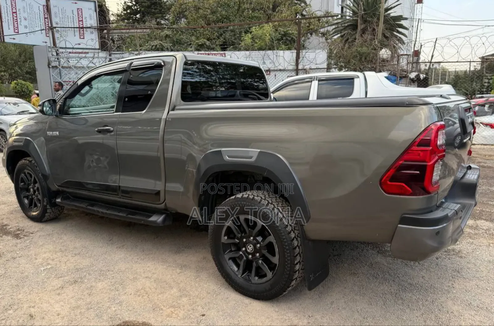 Toyota Hilux 2021 Gray