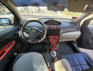 Toyota Yaris 2010 Gray