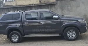 Toyota Hilux 2015 Gray