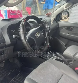Toyota Hilux 2015 Gray