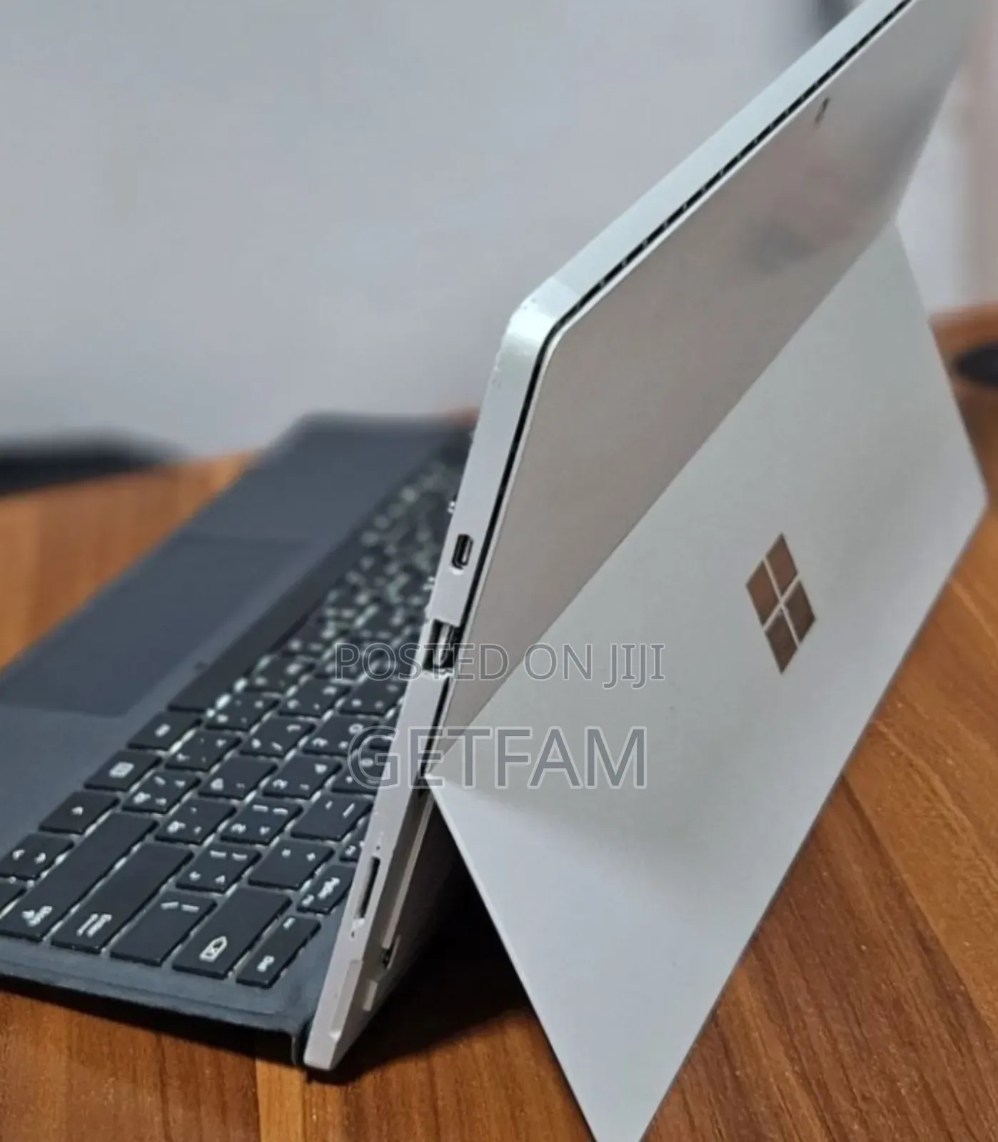 New Laptop Microsoft Surface 8GB Intel SSD 128GB