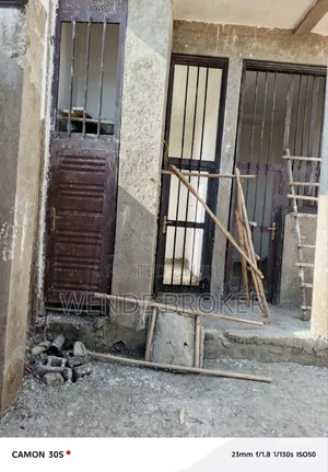 4bdrm House in ኦሮሚያ ዱከም ክ/ከተማ, Oromia-Finfinne for sale