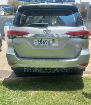 Toyota Fortuner 2020 Gold