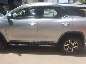 Toyota Fortuner 2020 Gold