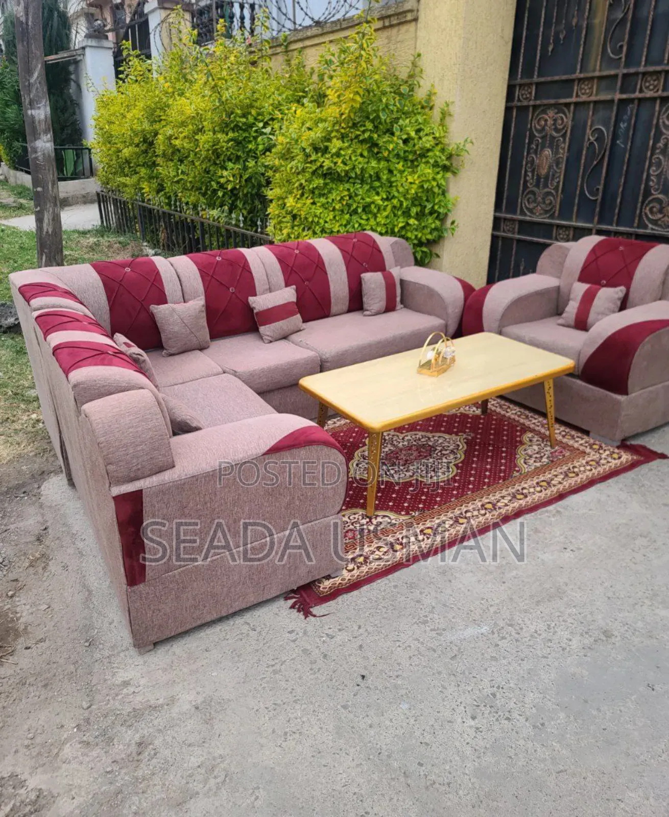 በመጠኑ ያገለገለ ሶፋ L-Shape Sofa