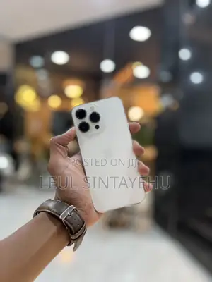 Photo - Apple iPhone 13 Pro 256 GB White