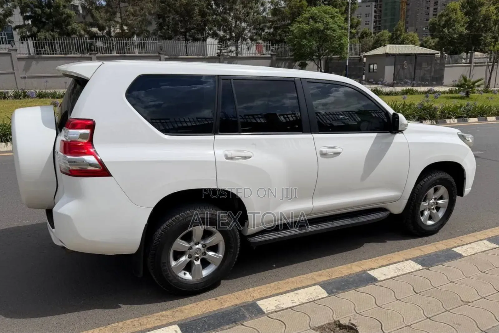 Toyota Land Cruiser Prado 2016 White