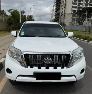 Photo - Toyota Land Cruiser Prado 2016 White