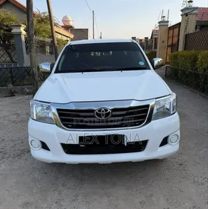 Photo - Toyota Hilux 2015 White