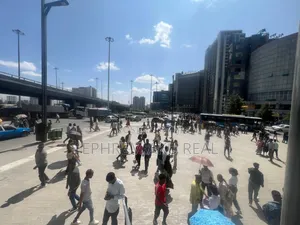 የንግድ ሱቅ በመገናኛ እና ካዛንቺስ