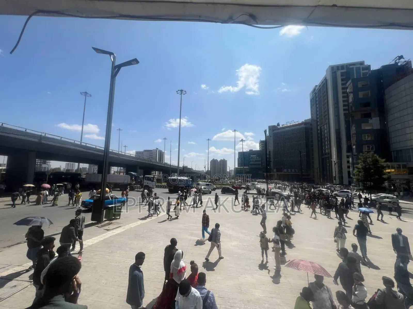 የንግድ ሱቅ በመገናኛ እና ካዛንቺስ