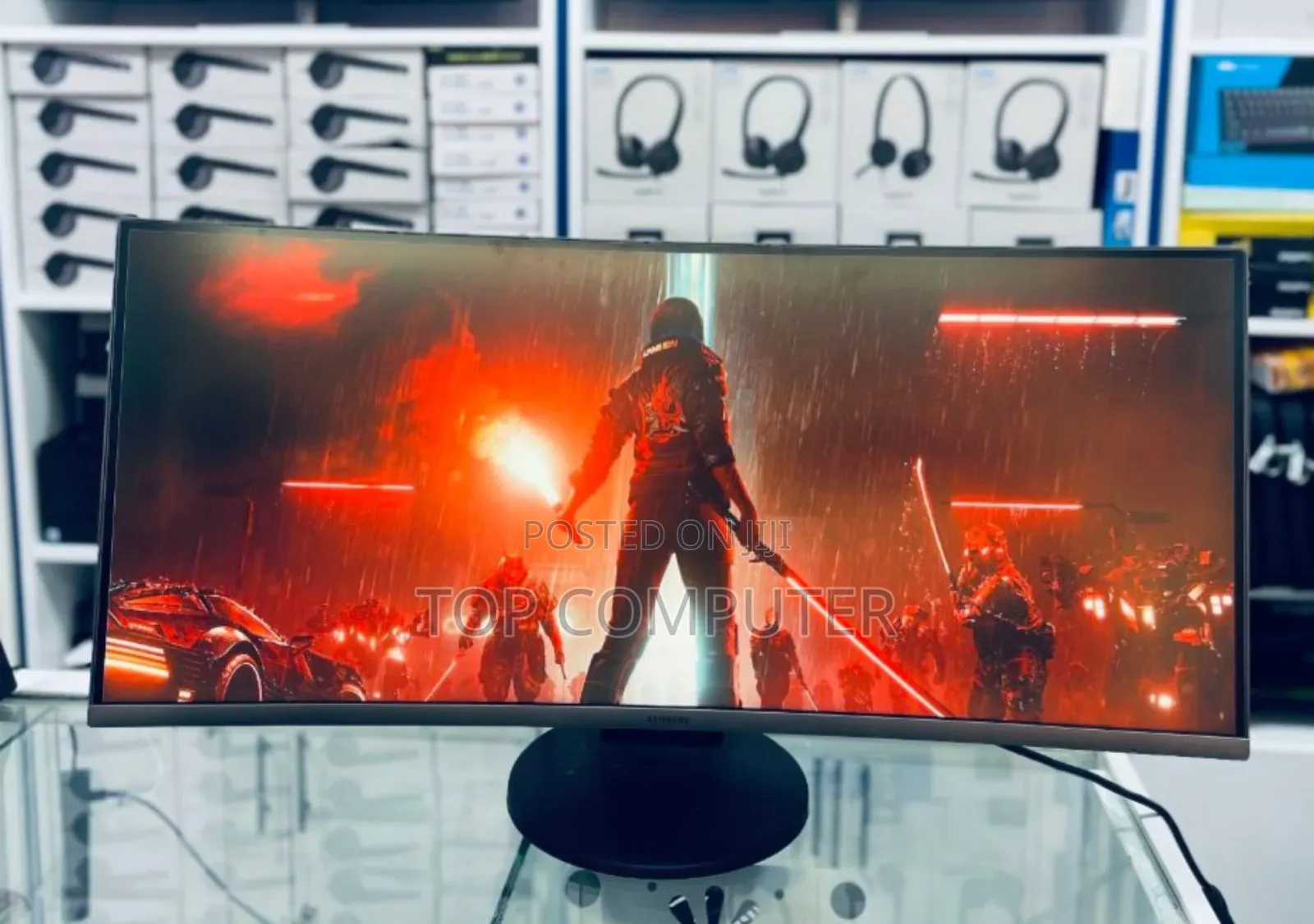 Samsung 32′′ Curved Monitor