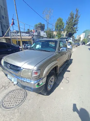Photo - Toyota Hilux 2003 Gold