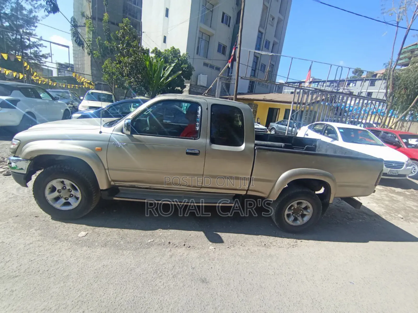 Toyota Hilux 2003 Gold