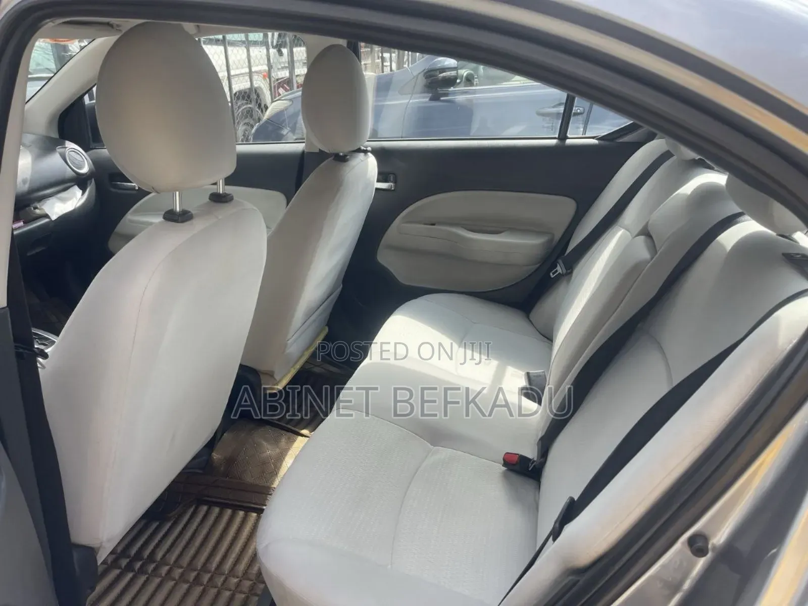 Mitsubishi Attrage 2022 Silver