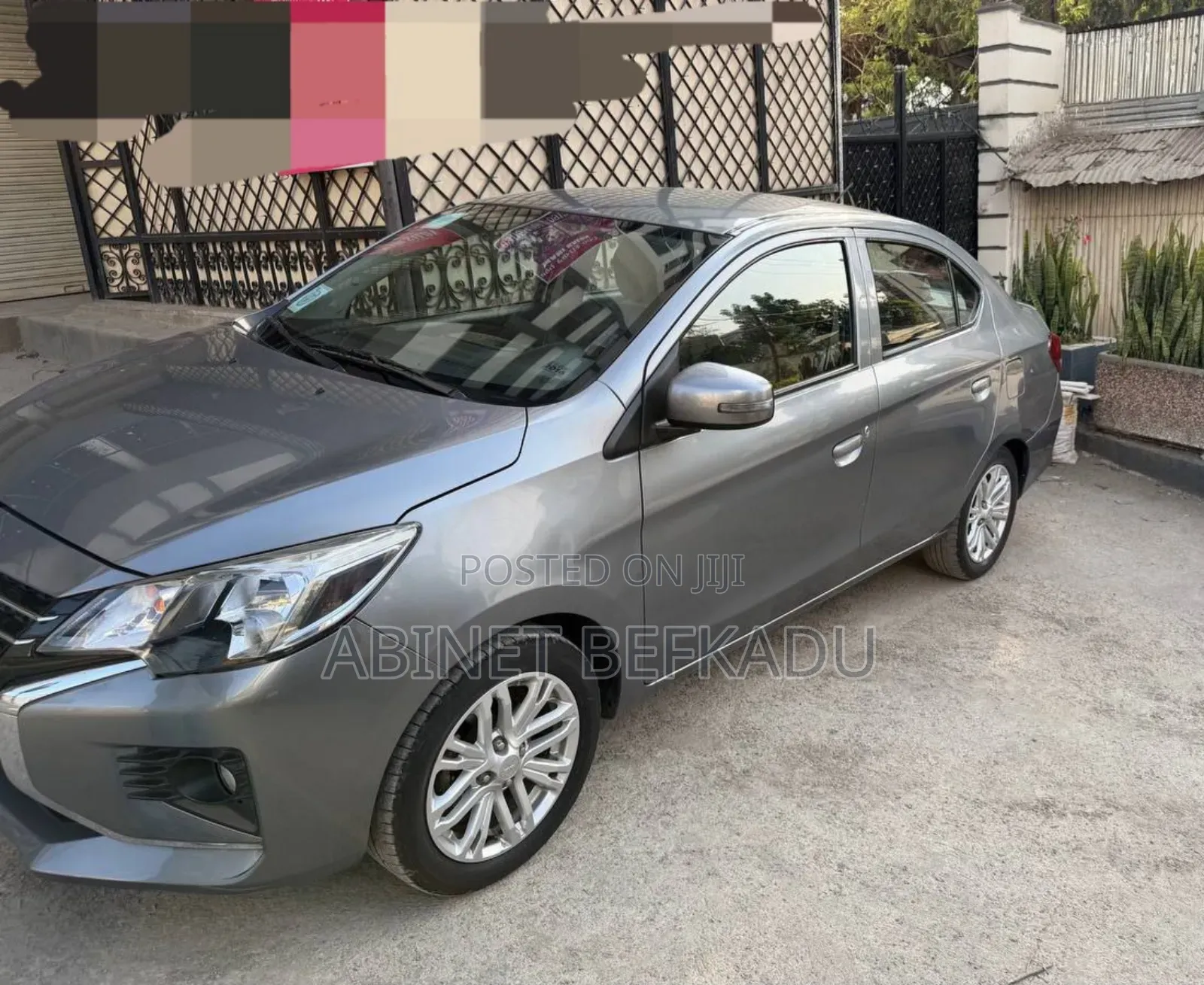 Mitsubishi Attrage 2022 Silver