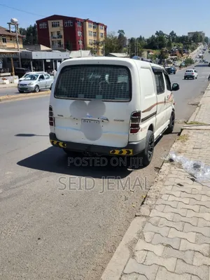 Toyota HiAce 2002 White
