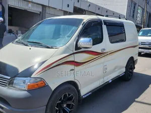 Toyota HiAce 2002 White