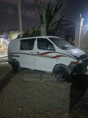 Toyota HiAce 2002 White