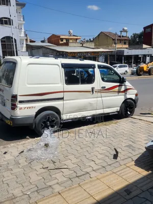Toyota HiAce 2002 White