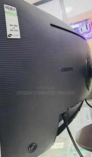 Samsung 32′′ Curved Monitor
