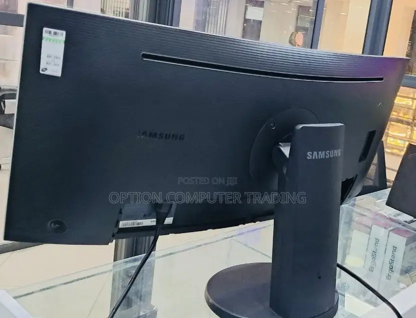 Samsung 32′′ Curved Monitor