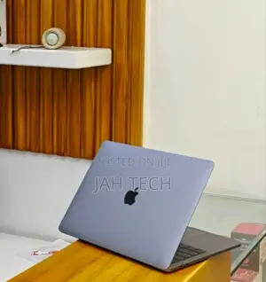 New Laptop Apple MacBook Pro 2019 16GB Intel Core I5 SSD 1T