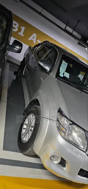 Toyota Hilux 2013 Purple