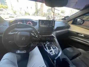 Peugeot 5008 2021 White