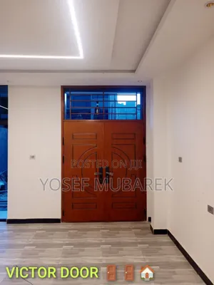 Photo - ለሪል እስቴቶች እና ለህንፃዎች ተመራጭ በር Victor Door