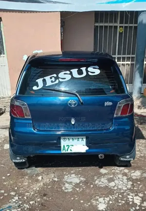 Toyota Vitz 2000 Blue