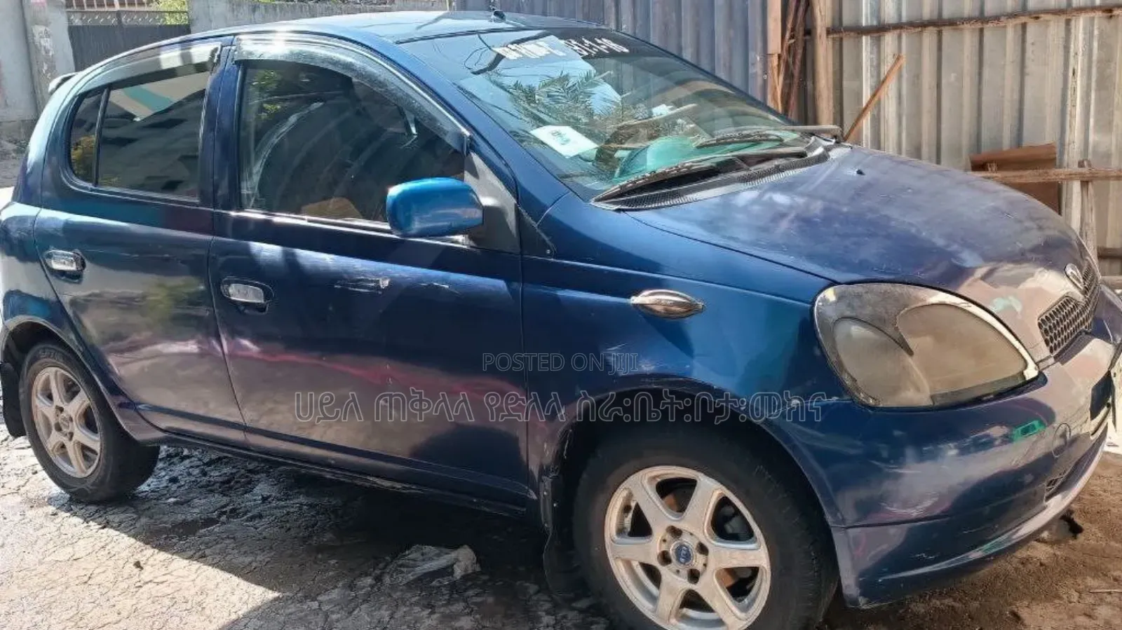 Toyota Vitz 2000 Blue
