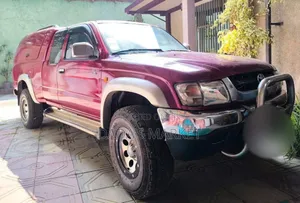 Toyota Hilux 2002 Red
