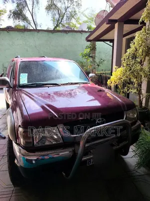 Photo - Toyota Hilux 2002 Red