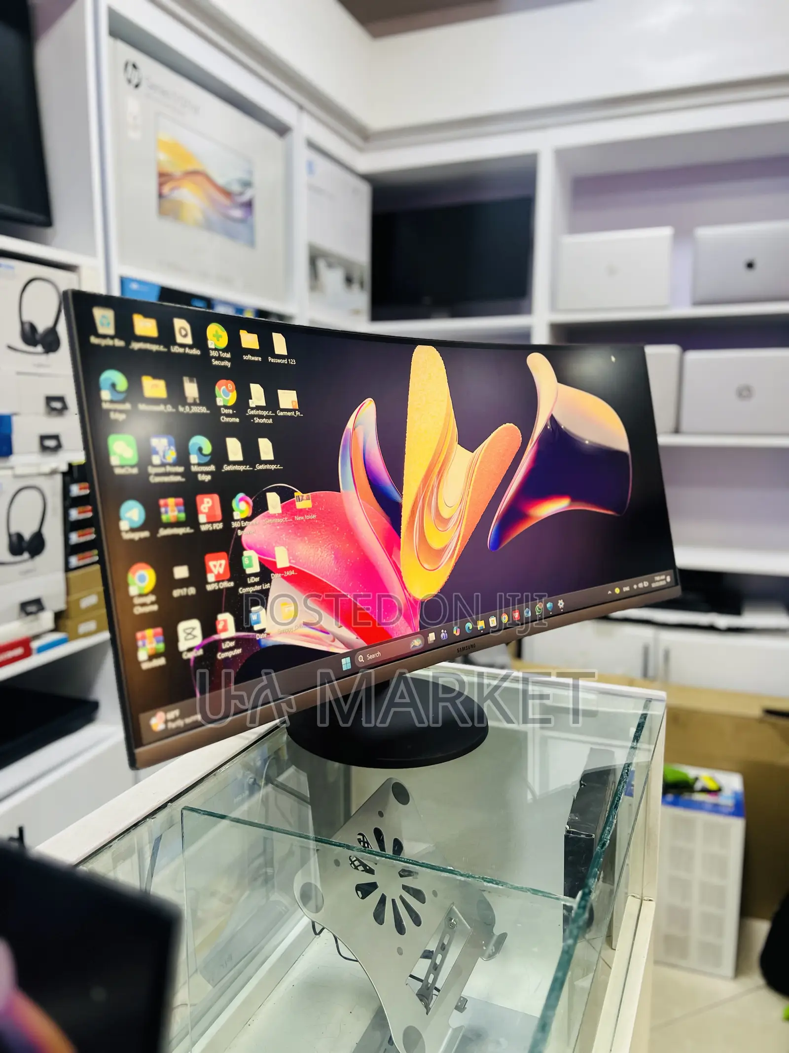 Samsung 32” Curved Monitor