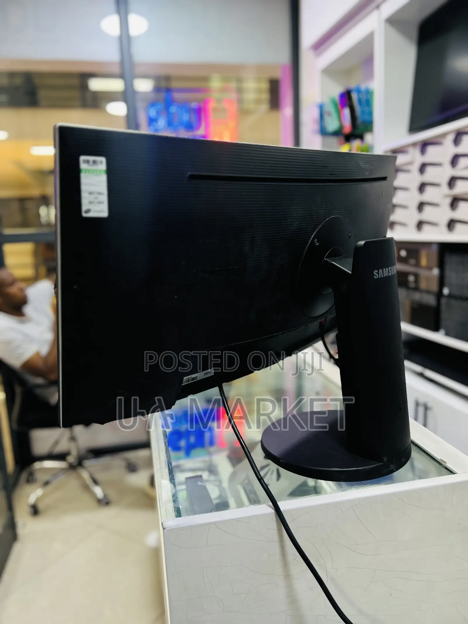 Samsung 32” Curved Monitor