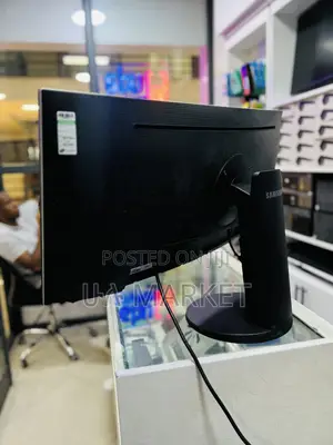 Samsung 32” Curved Monitor