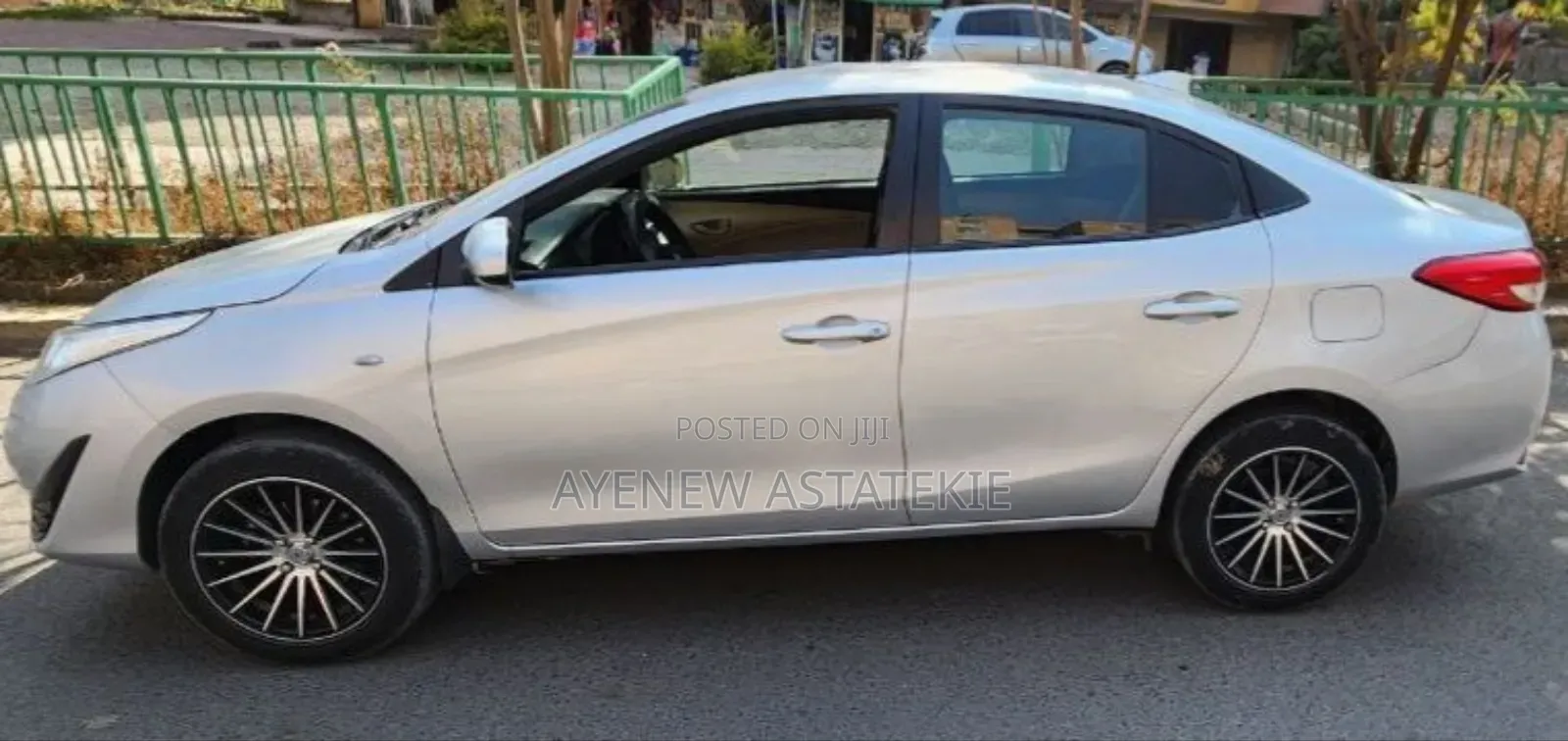 Toyota Yaris 1.5 Sedan LE 2020 Silver
