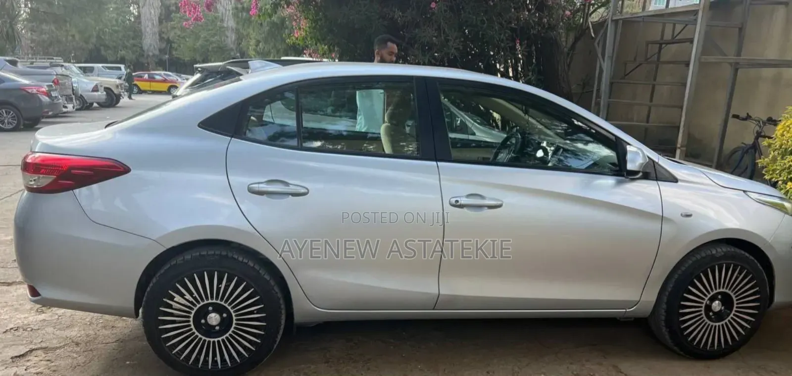 Toyota Yaris 1.5 Sedan LE 2020 Silver