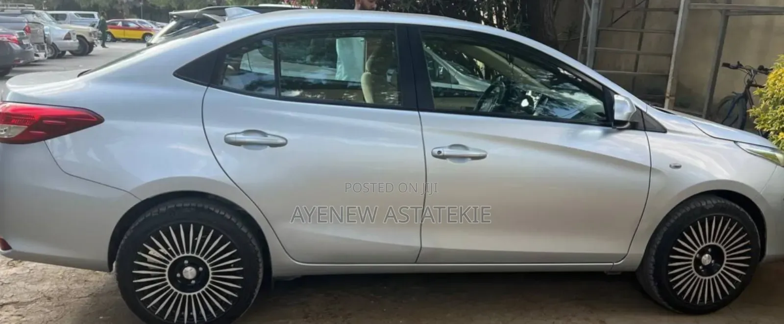 Toyota Yaris 1.5 Sedan LE 2020 Silver