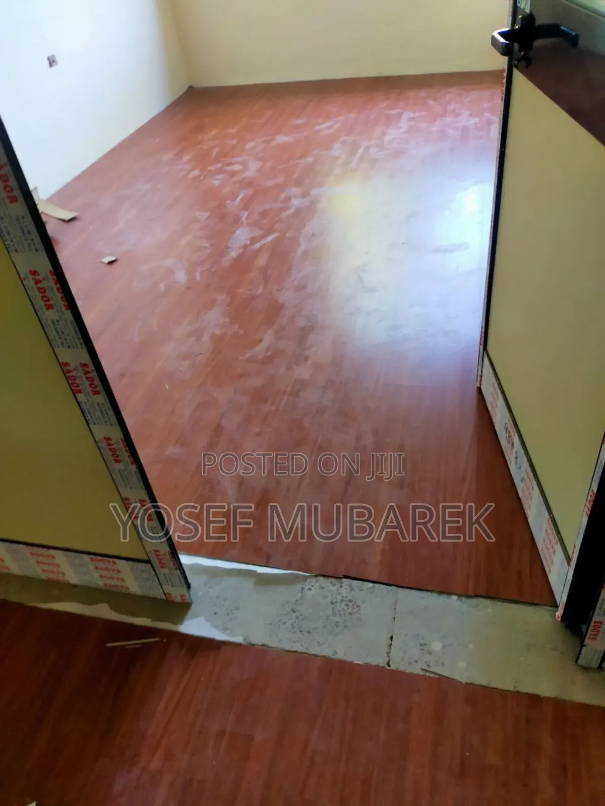 የውበት ጥግ የወለል ንጣፍ