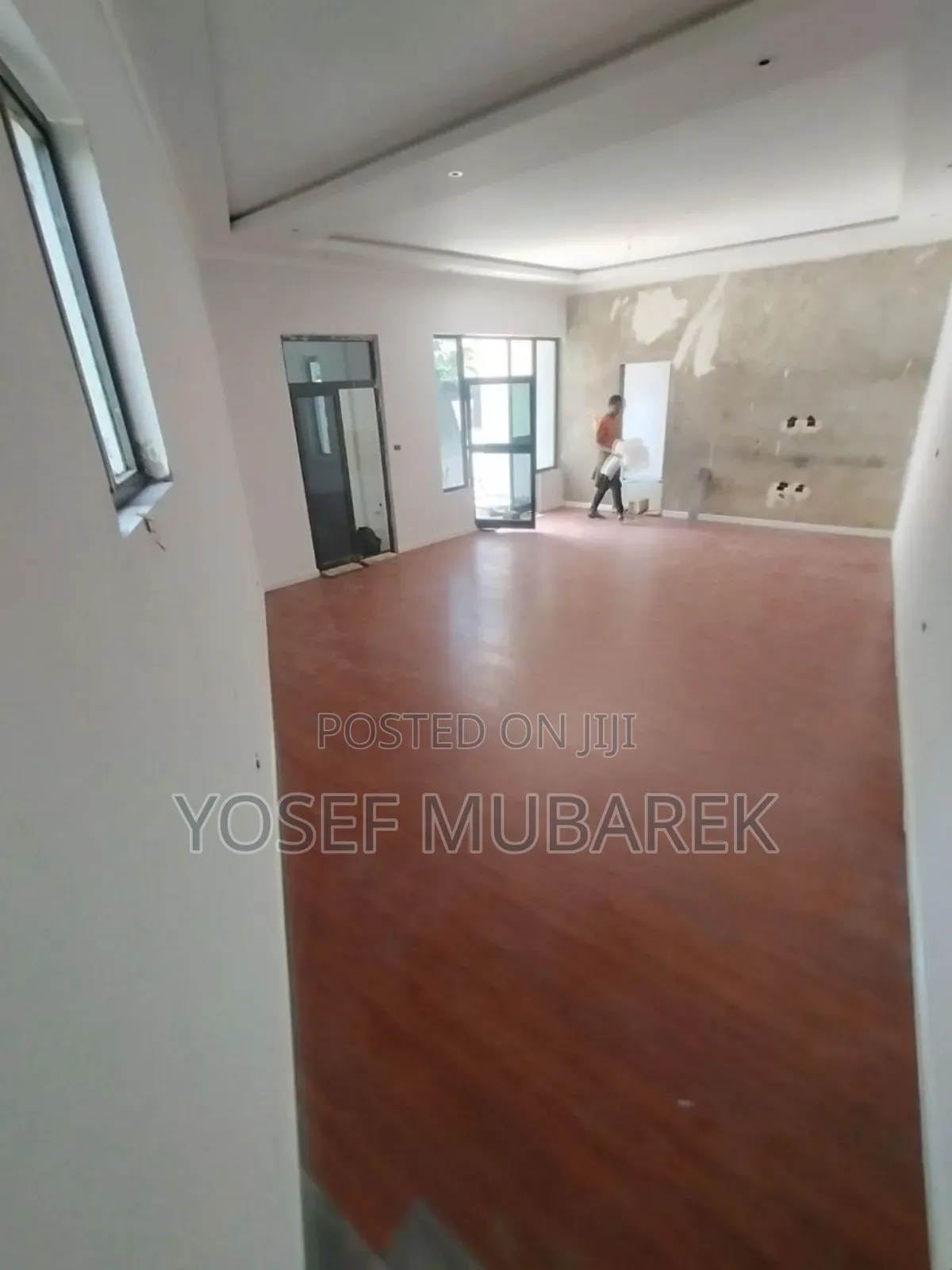 አስተማማኝ SPC የወለል ንጣፍ