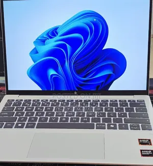 Photo - New Laptop HP OmniBook 5 14" 32GB Intel Core I7 SSD 1T