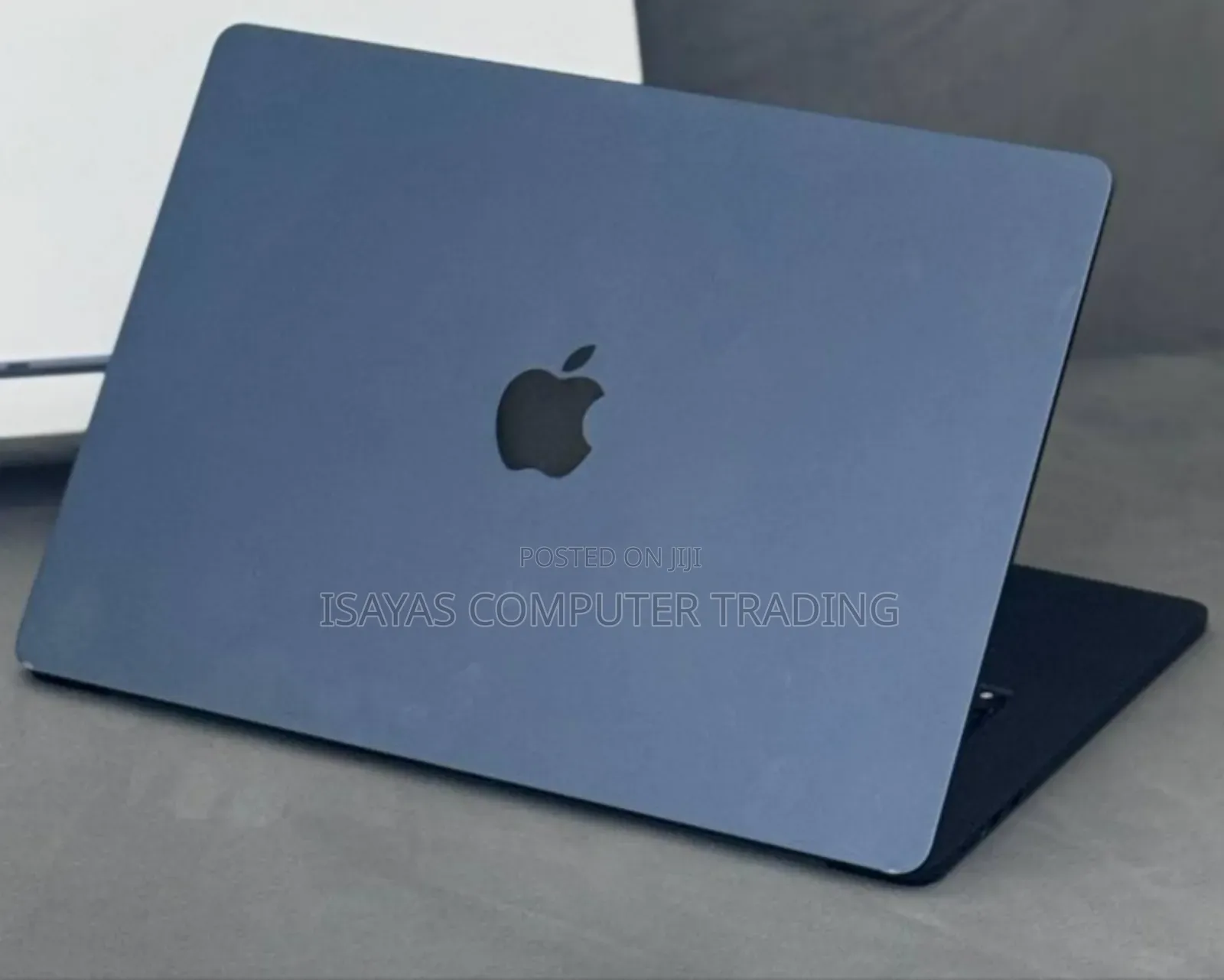 New Laptop Apple MacBook Air 2022 M2 8GB SSD 256GB