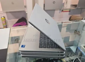 New Laptop HP OmniBook 5 14" 16GB Intel Core 7 SSD 512GB