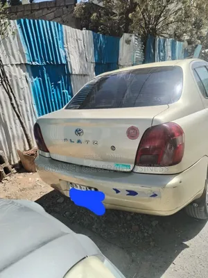 Toyota Platz 2000 Gold